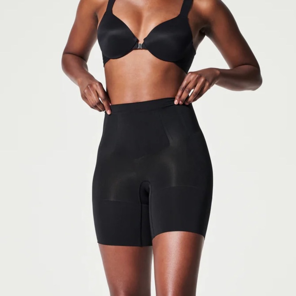 SPANXsculpt™ OnCore Mid-Thigh Short